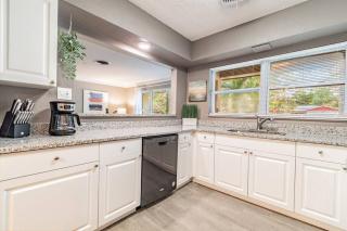 Cozy Pool House for 10 PPL Close to Clearwater - Clearwater - 9