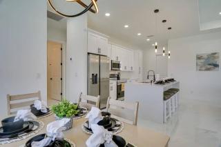 4 bedrooms Fenced yard Pool tvs in all rooms - Cape Coral - 8