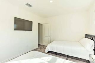 61 Massive 4 bedroom close to the Beach with a pool - Port St. Lucie - 2