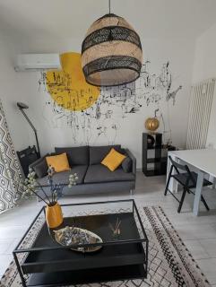 Bright flat just 10 minutes from the city centre - Como - 8