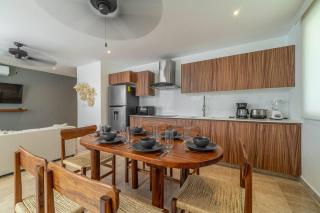 2 BD Suite with Private Balcony, Pool View, Gym - 3