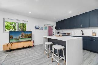 The Downtown Retreat 2 - 1