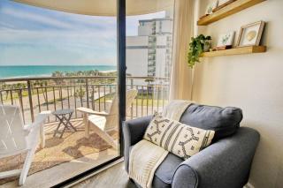 Beachfront Downtown Hot Tub Two Pools King Bed - 9