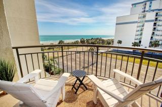 Beachfront Downtown Hot Tub Two Pools King Bed - 7