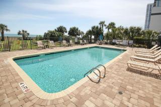 Steps to the Beach, Ocean Views, King Bed, Pool - Myrtle Beach - 3