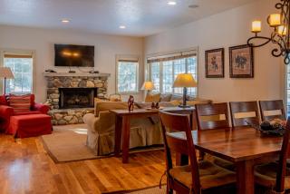 Yeager Home Elkhorn - Elkhorn Village - 3