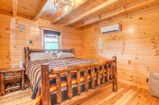Chillicothe Cabin Near Hocking Hills State Park! - 2