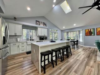 Remodeled Convenient Tahoe Retreat - 1