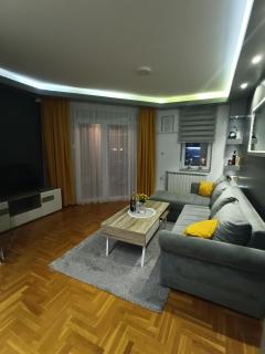 Top Center Apartment - 6