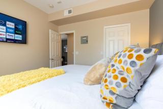 Modern Suitevipwifipool2 King Bedsac - 3