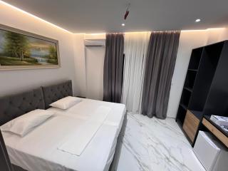 Lezet Hotel - Saranda - 1