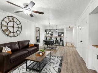 Turkey Nest 2br Cabin Newly Renovated By Bevr! - Gatlinburg - 0