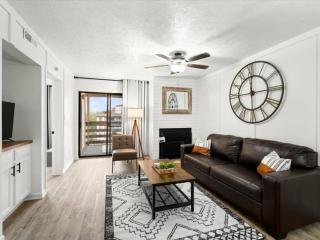 Turkey Nest 2br Cabin Newly Renovated By Bevr! - Gatlinburg - 4