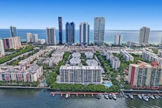 Le Petit Italie ,water View 22 With Pool - Sunny Isles Beach - 6