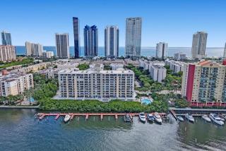 Le Petit Italie ,water View 22 With Pool - Sunny Isles Beach - 7