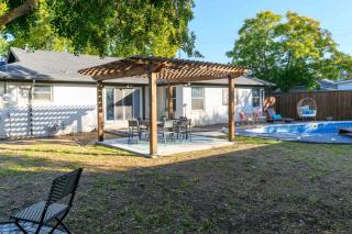 Modern Midway Hollow with Pool! - Dallas - 7