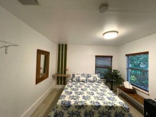 Cozy Room in the Heart of Little Havana - 5