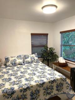Cozy Room in the Heart of Little Havana - 9