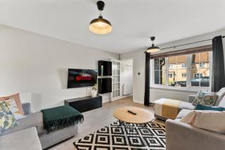 Boutique 2-Bedroom House - Garden - Parking - Chesterton - 0