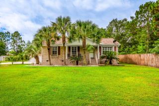 Navarre Home with Palm Tree Views about 4 Mi to Beach! - Navarre - 0