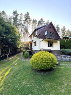 Domek nad Jeziorem Trzechowskim w lesie letniskowy na wsi - 0