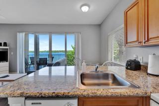 Bayview Oceanside Condo with Pool and Private Balcony - 4