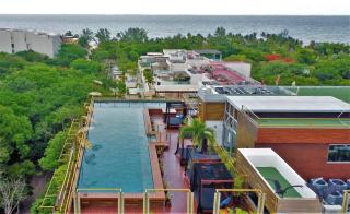 38th St King Studio Beach Steps & Rooftop Pools - 1