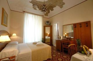 NAHID ACCOMMODATION - Roma - 0