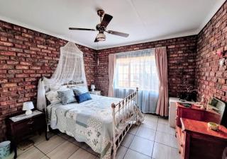 Boknesstrand Self-catering Accommodation Holiday Home - a Mermaids Cottage minutes to the beach, lagoon, shops & more! - Boknes - 1