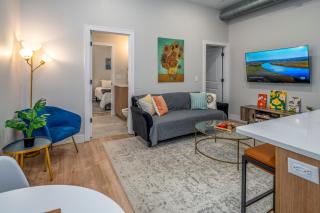 Prime OTR, 3 Lux Queen Beds, Two 55in TVs, Steps to TQL, Findlay Market, Light Rail, Fast Wifi - 3