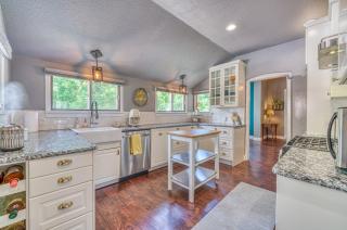 Walk to Dtwn Colorful Cañon City Home with Grill! - Canon City - 9