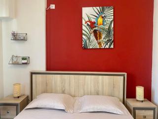 Red Ultracentral Old Town - 3