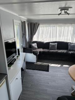 Colemans Caravans 3 Bedroom 6 Birth Caravan Golden Anchor Caravan Park - Chapel Saint Leonards - 7