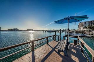 The Seashell Suite with Private Balcony and Walk to Beach - Clearwater Beach - 8