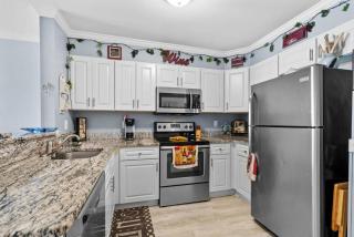 Chateau By the Sea Cozy Oceanfront Unit B3 - 7