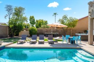 Putt Putt Hot Tub Game Room Pool Cornhole - Chandler - 8