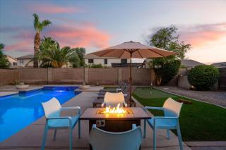Putt Putt Hot Tub Game Room Pool Cornhole - Chandler - 3