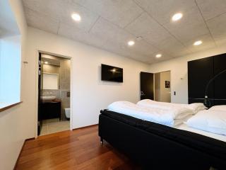 Stunning Ocean View Penthouse Apartment - Øravík - 5