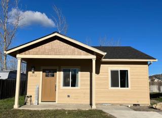 Cheerful New 2 Bedroom Home In Cul De Sac Netflix - Medford - 8