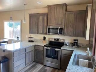 Cheerful New 2 Bedroom Home In Cul De Sac Netflix - Medford - 1