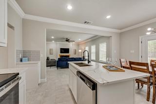 Contemporary Cutie - Haltom City - 5