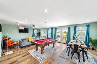Nr Beach Pier Oasis Game Tables Yard Bbq - Galveston - 0