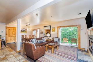 Bright 1BR Condo - Walk to Gondola! - 5