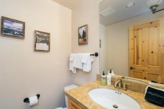 Bright 1BR Condo - Walk to Gondola! - 1