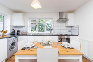 2BR retreat with Driveway - Warwick - 2