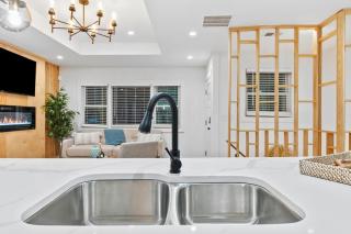 Luxury Living Minutes from Downtown 4 Bedroom Gem - Atlanta - 1