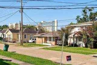 NOLA-steps to Ochsner hospital - 2