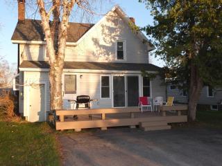 Centennial House - Great Location With Lakeview! - Beulah - 9