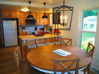 The Bright And Breezy - Lakefront With Spa! - Frankfort - 6