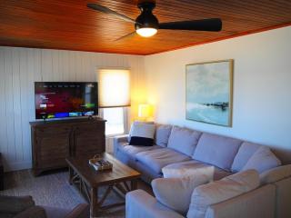 The Bright And Breezy - Lakefront With Spa! - Frankfort - 7